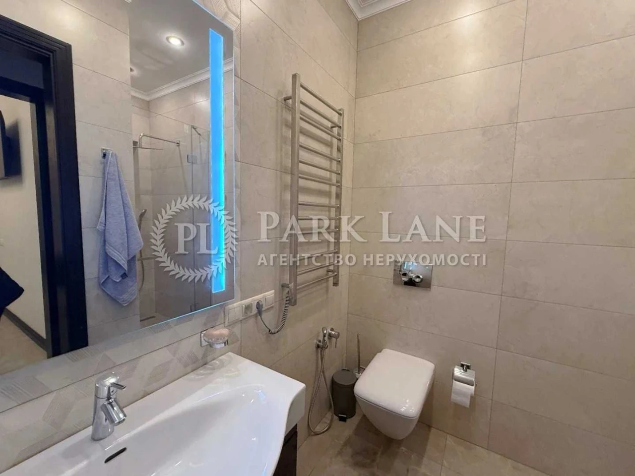 Продается квартира 2 км, 2 этажа, 60 м², Центр, Хрещатик, Заньковец