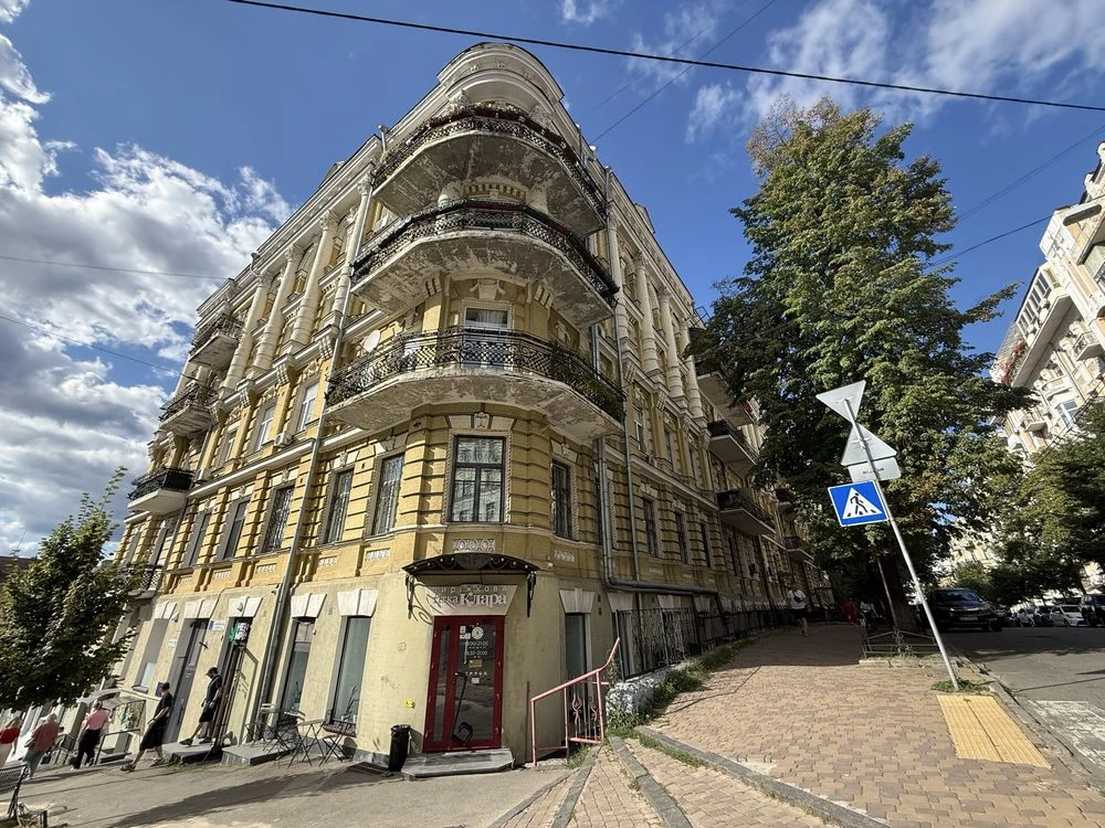 Продается квартира 2 км, 2 этажа, 60 м², Центр, Хрещатик, Заньковец