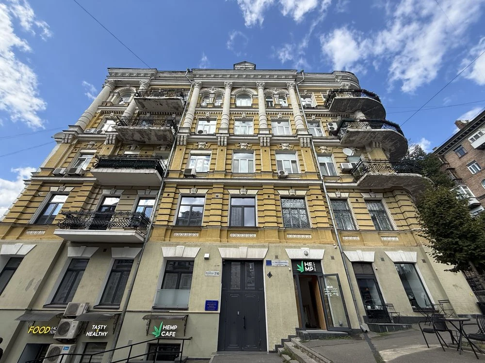 Продается квартира 2 км, 2 этажа, 60 м², Центр, Хрещатик, Заньковец