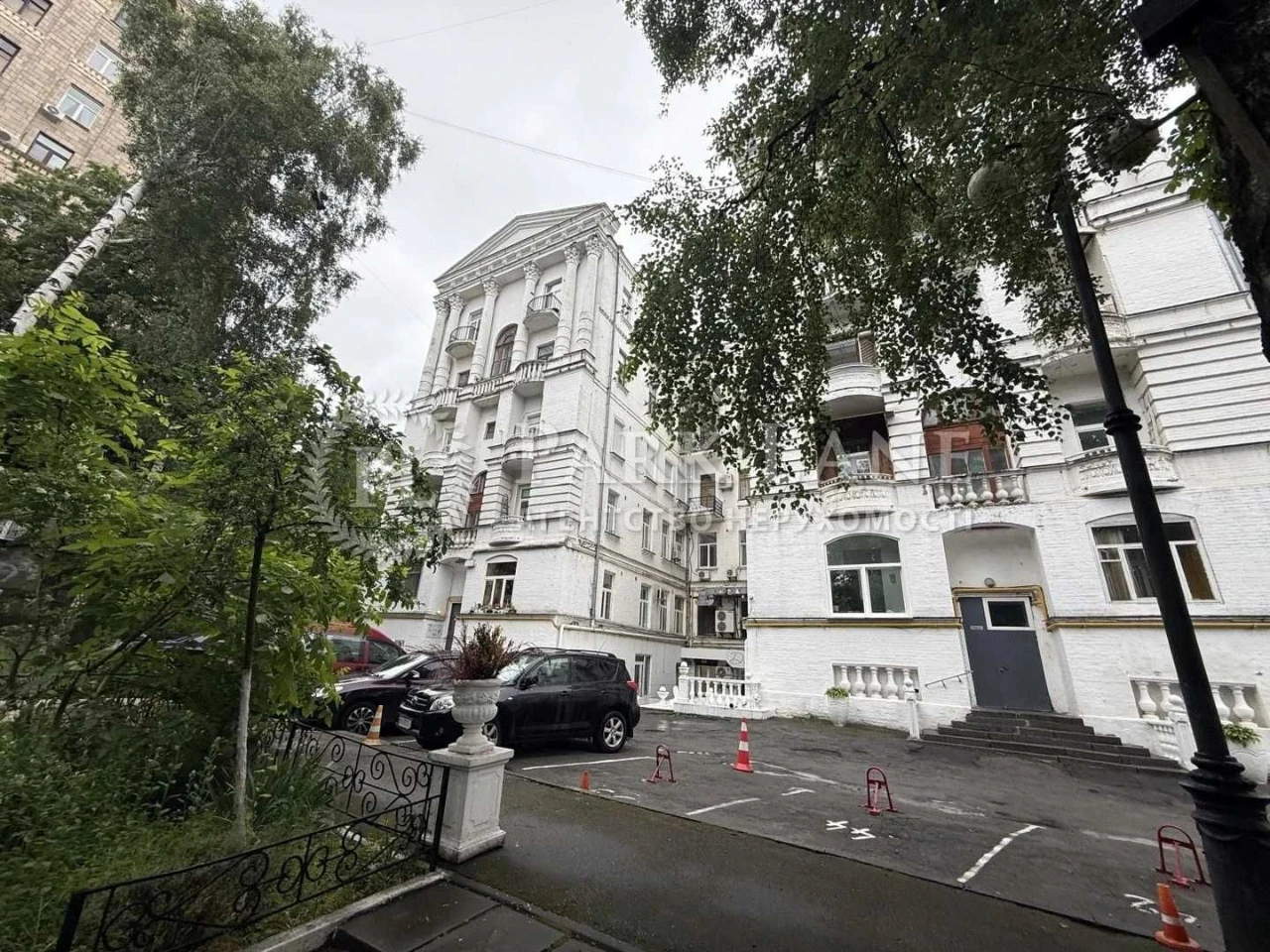 Продается квартира 2 км, 2 этажа, 60 м², Центр, Хрещатик, Заньковец