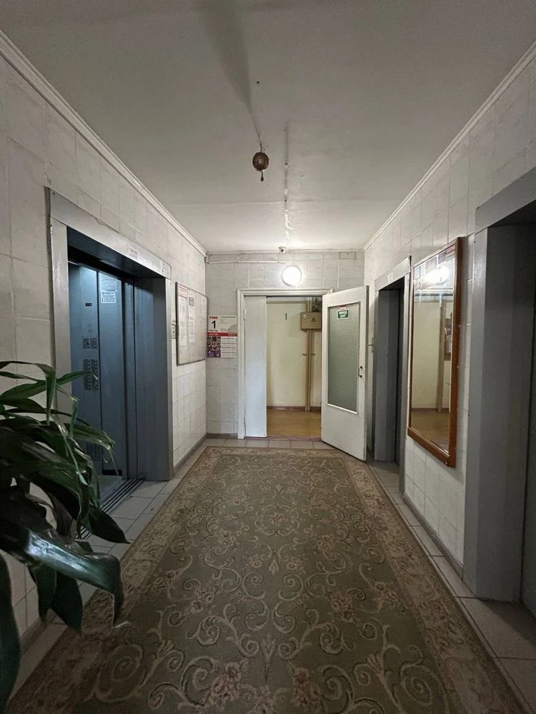 Продам 1 кімнатну квартиру з ремонтом! Вул. Гришка