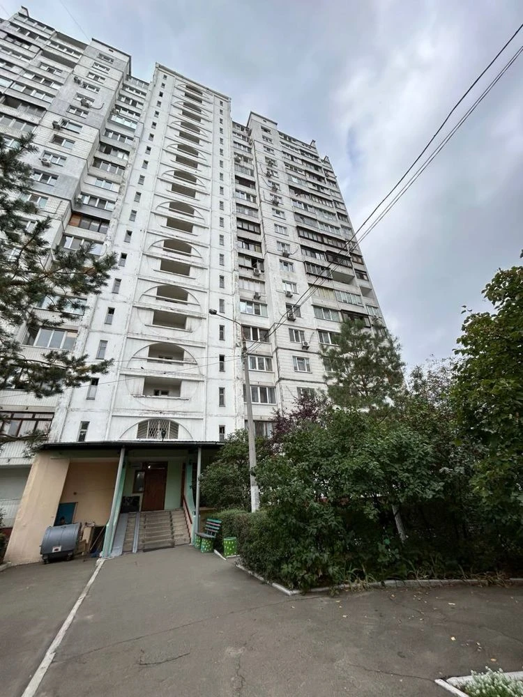 Продам 1 кімнатну квартиру з ремонтом! Вул. Гришка