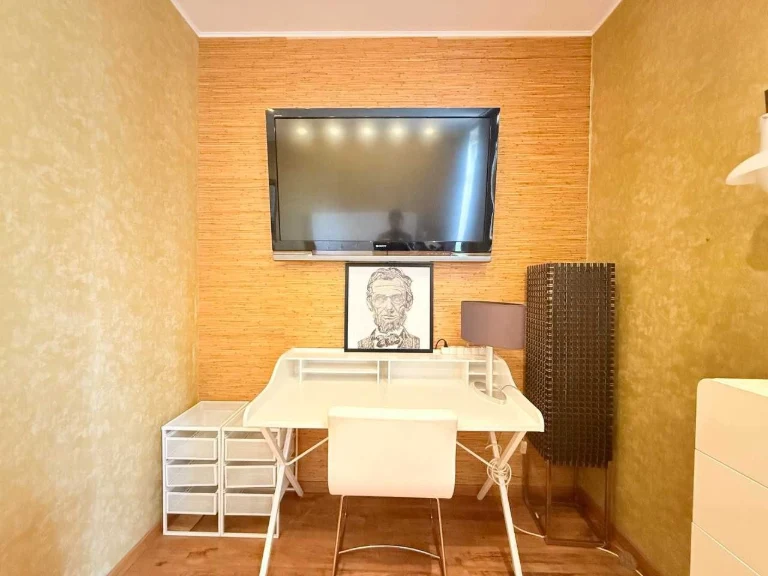 No commission for sale 3-room apartment in the center of Pechersk, Tvorets residential complex, Kon Street