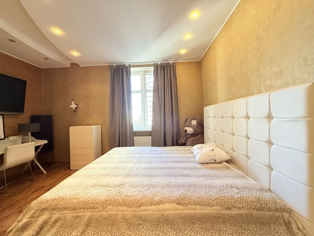No commission for sale 3-room apartment in the center of Pechersk, Tvorets residential complex, Kon Street