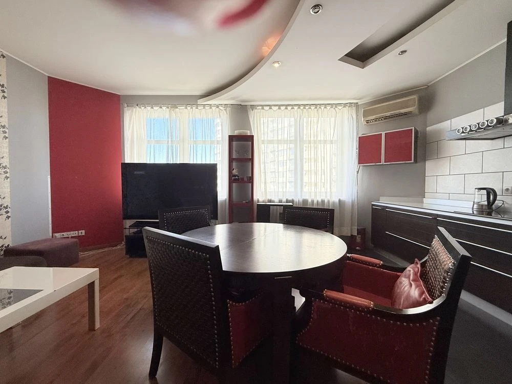 No commission for sale 3-room apartment in the center of Pechersk, Tvorets residential complex, Kon Street