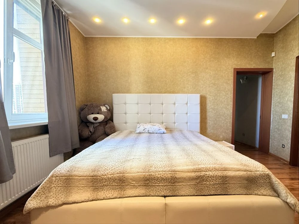 No commission for sale 3-room apartment in the center of Pechersk, Tvorets residential complex, Kon Street