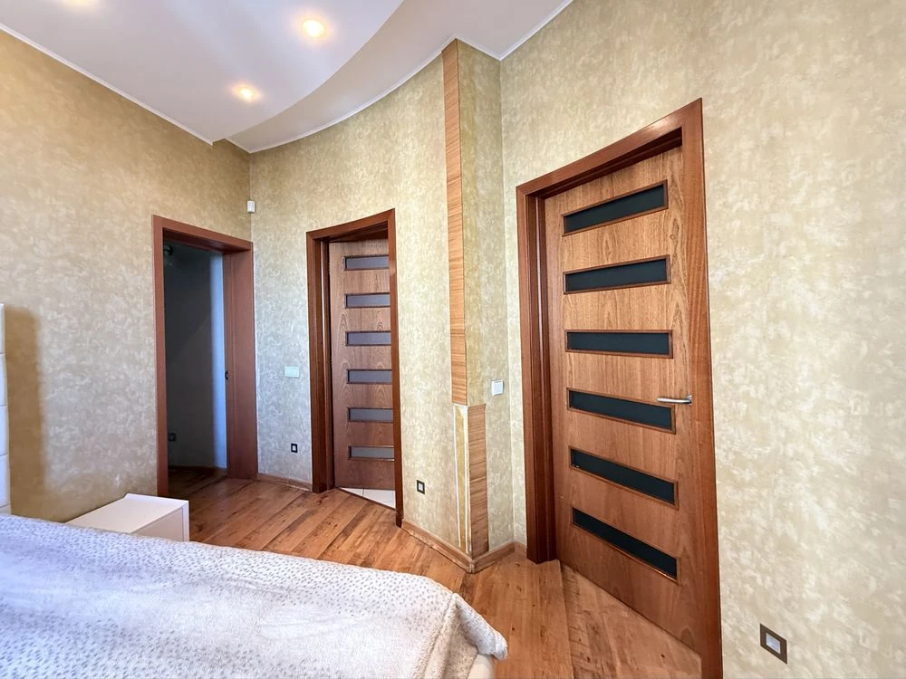 No commission for sale 3-room apartment in the center of Pechersk, Tvorets residential complex, Kon Street