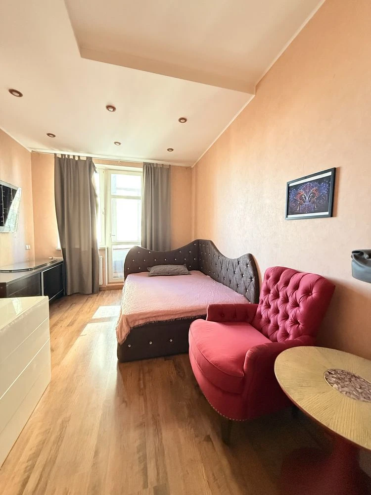 No commission for sale 3-room apartment in the center of Pechersk, Tvorets residential complex, Kon Street