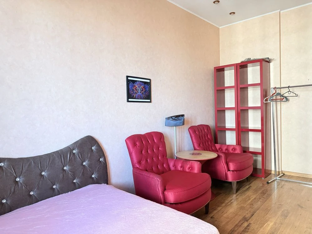 No commission for sale 3-room apartment in the center of Pechersk, Tvorets residential complex, Kon Street