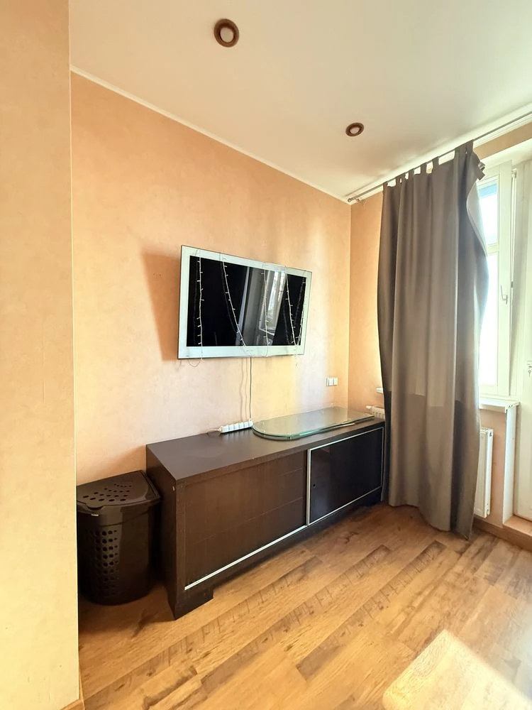 No commission for sale 3-room apartment in the center of Pechersk, Tvorets residential complex, Kon Street