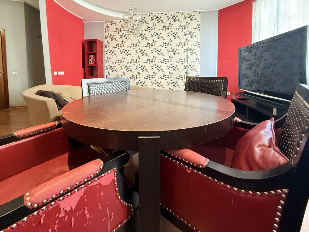 No commission for sale 3-room apartment in the center of Pechersk, Tvorets residential complex, Kon Street
