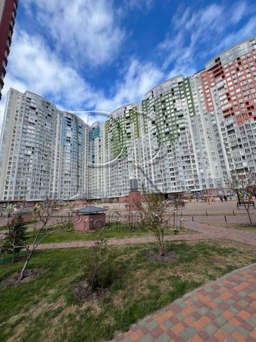 For sale 1-room apartment in the residential complex Kakhovska/metro Livoberezhna/TR