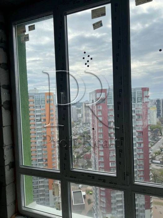 For sale 1-room apartment in the residential complex Kakhovska/metro Livoberezhna/TR