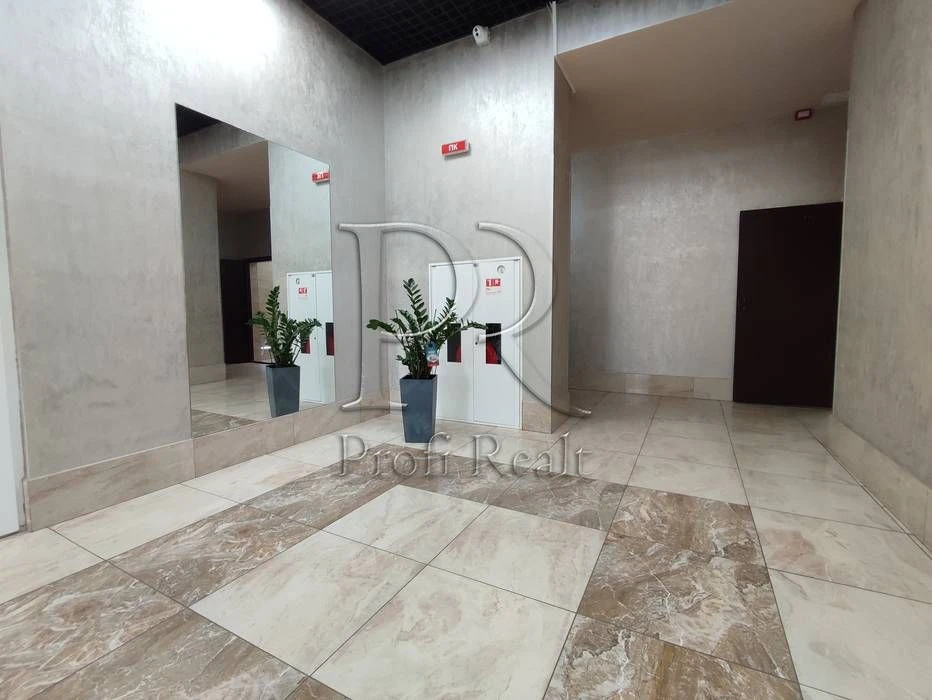 For sale 1-room apartment in the residential complex Kakhovska/metro Livoberezhna/TR
