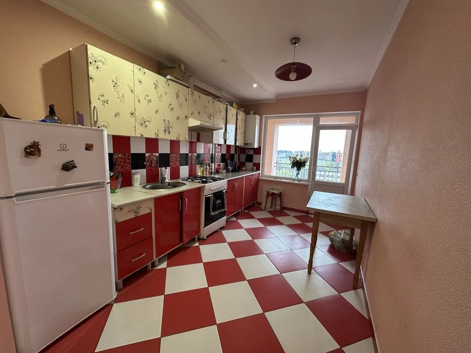 Продам в центрі 2 кімнатну квартиру