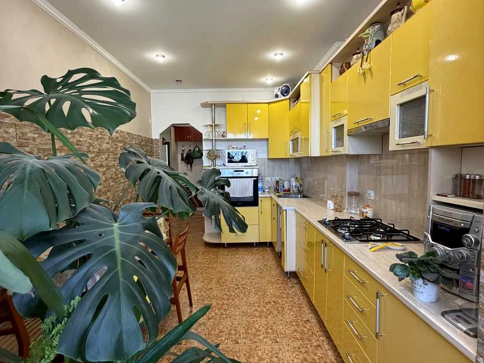 Apartment. Ivano-Frankivsk, Hnata Khotkevycha St., 44g k