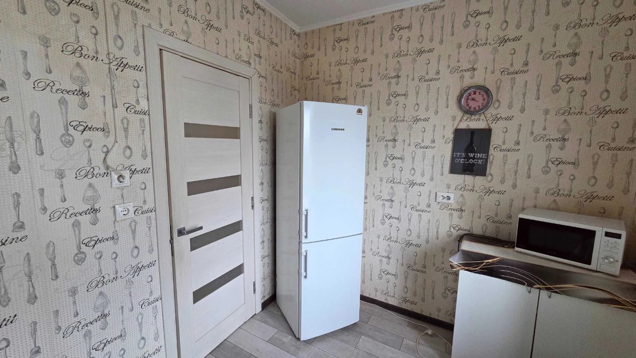 3-кімнатна квартира, вул. Ревуцького, 44. Метро Харківська.