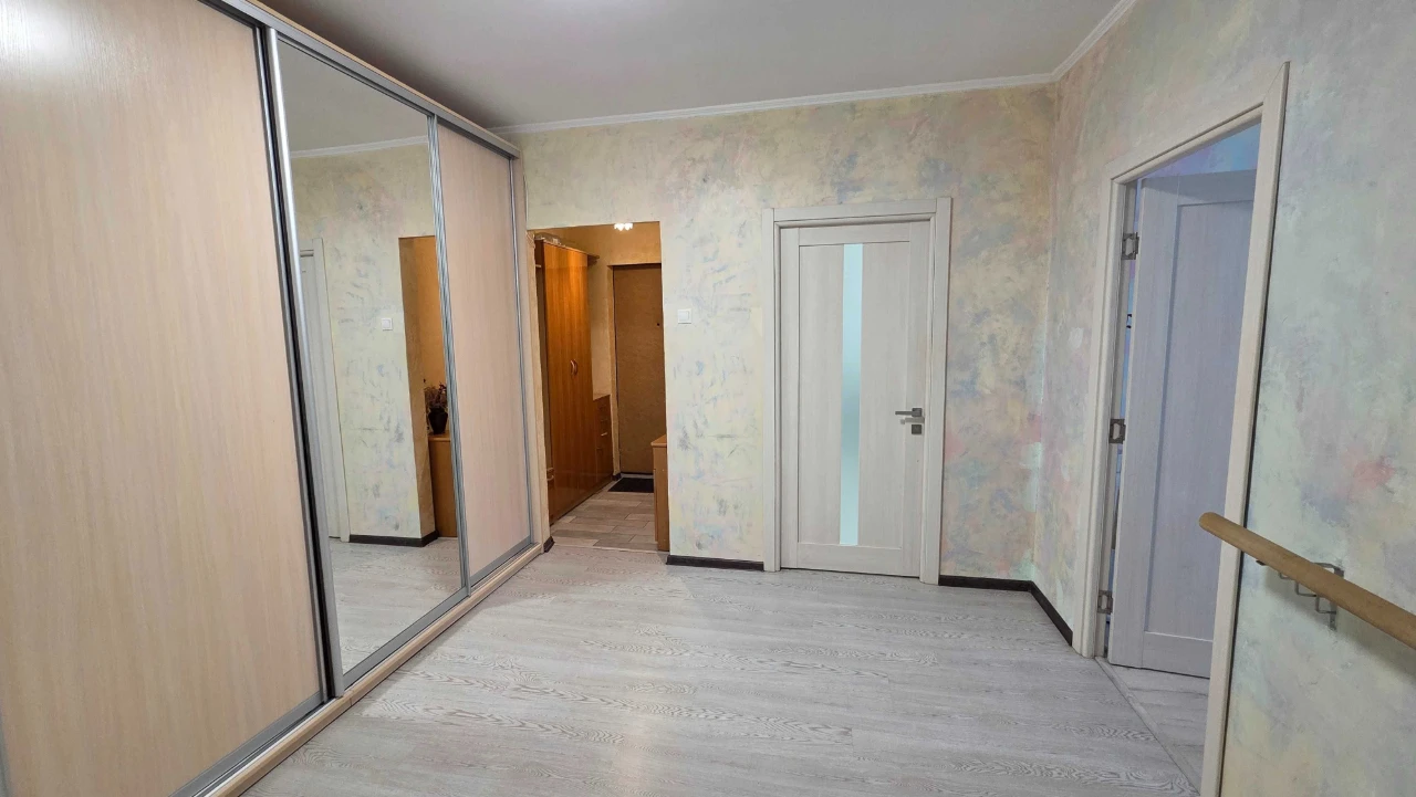 3-кімнатна квартира, вул. Ревуцького, 44. Метро Харківська.