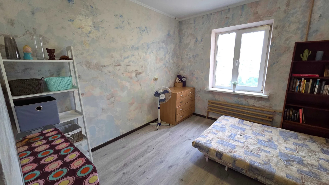 3-кімнатна квартира, вул. Ревуцького, 44. Метро Харківська.