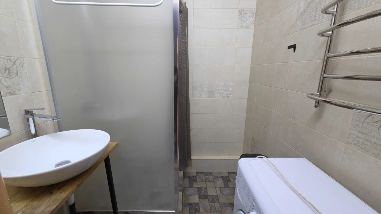 3-кімнатна квартира, вул. Ревуцького, 44. Метро Харківська.