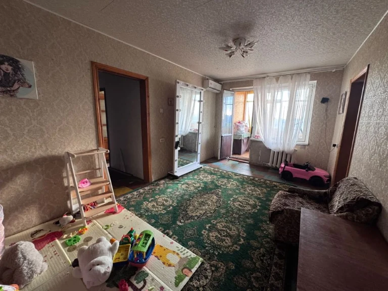 For Sale: 3-bedroom apartment at: вул. Петра Калнишевсь