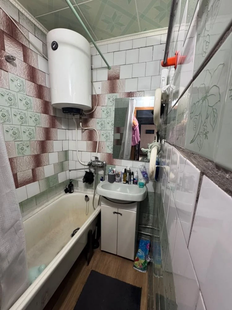 For Sale: 3-bedroom apartment at: вул. Петра Калнишевсь