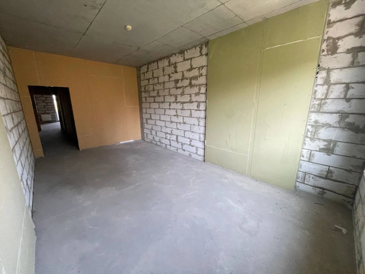 I will sell an apartment in the Kirovsky residential complex