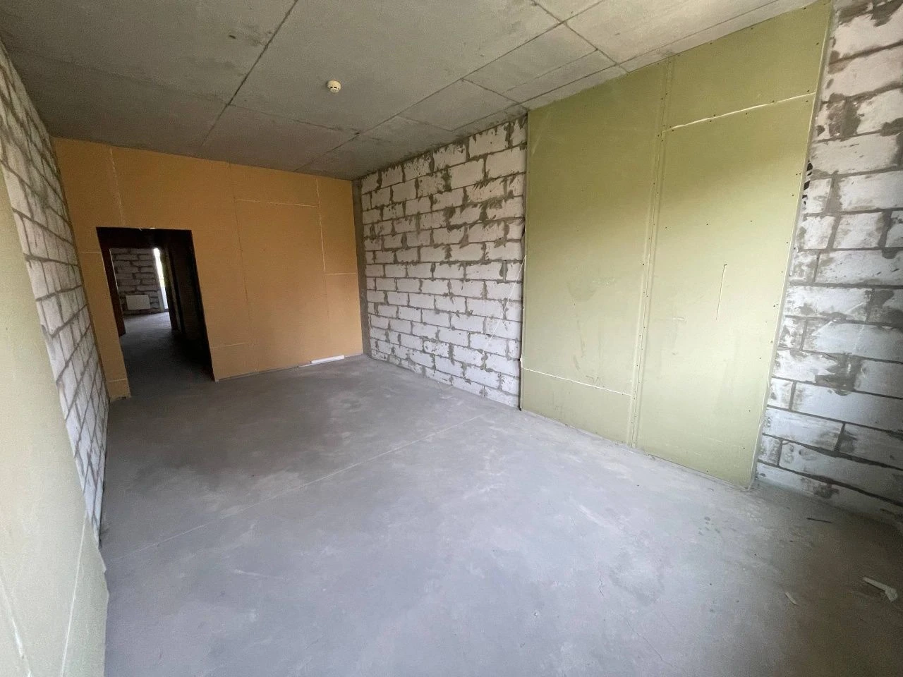 I will sell an apartment in the Kirovsky residential complex