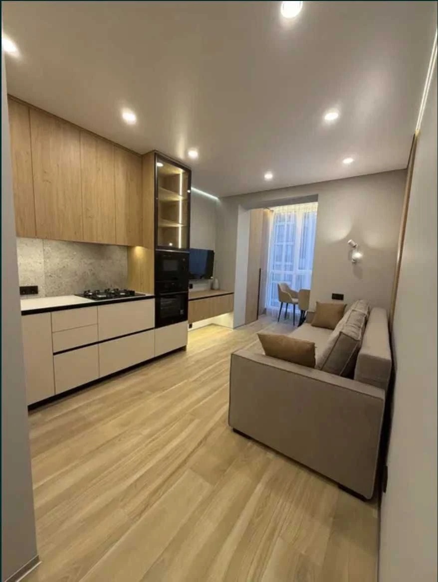 I will sell a 2-room apartment with renovation in the residential complex Schaslyvyi-2 at the lowest price