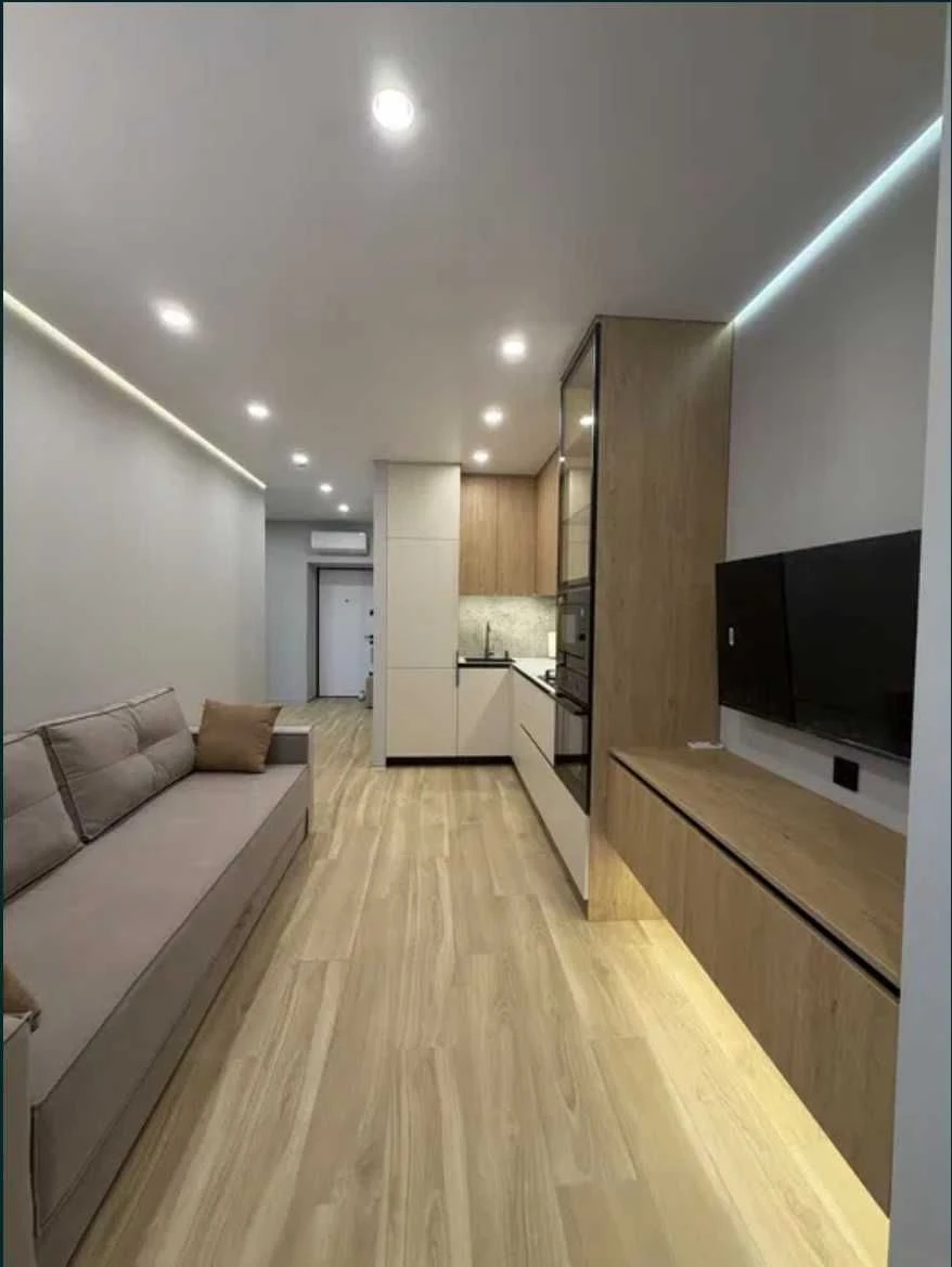 I will sell a 2-room apartment with renovation in the residential complex Schaslyvyi-2 at the lowest price