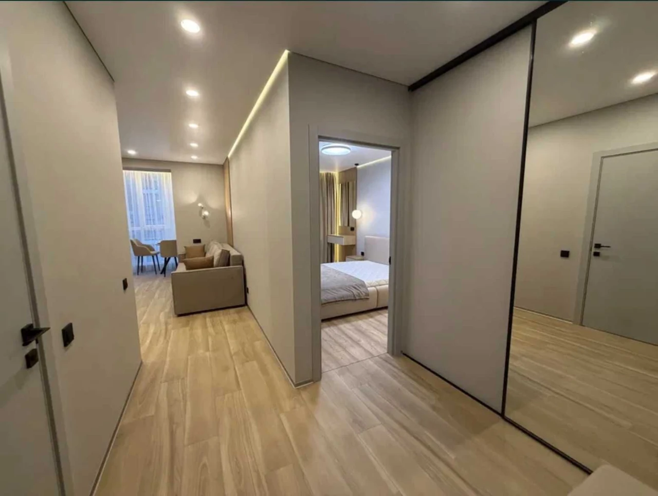I will sell a 2-room apartment with renovation in the residential complex Schaslyvyi-2 at the lowest price