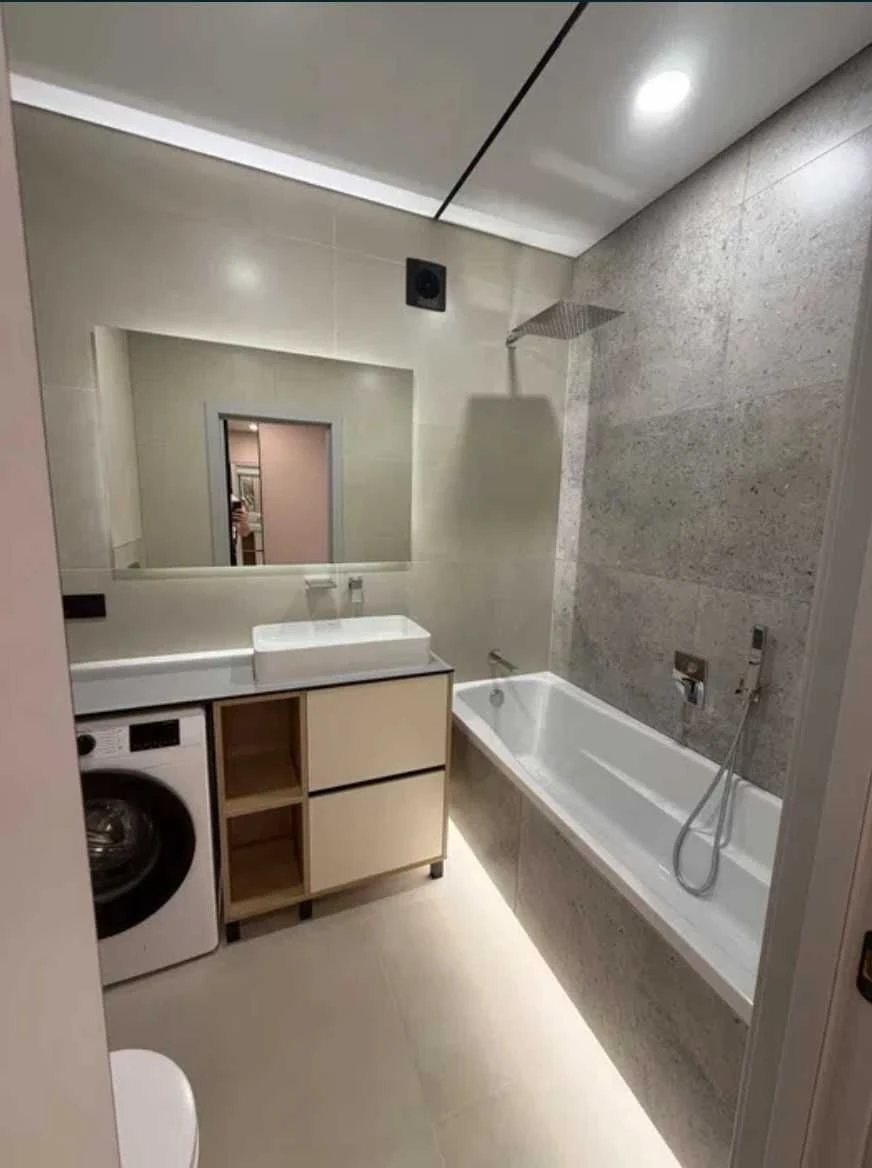 I will sell a 2-room apartment with renovation in the residential complex Schaslyvyi-2 at the lowest price