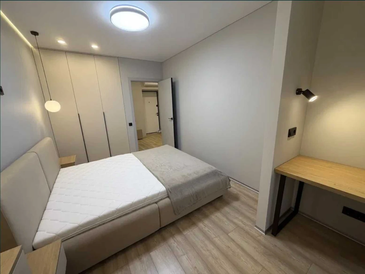 I will sell a 2-room apartment with renovation in the residential complex Schaslyvyi-2 at the lowest price