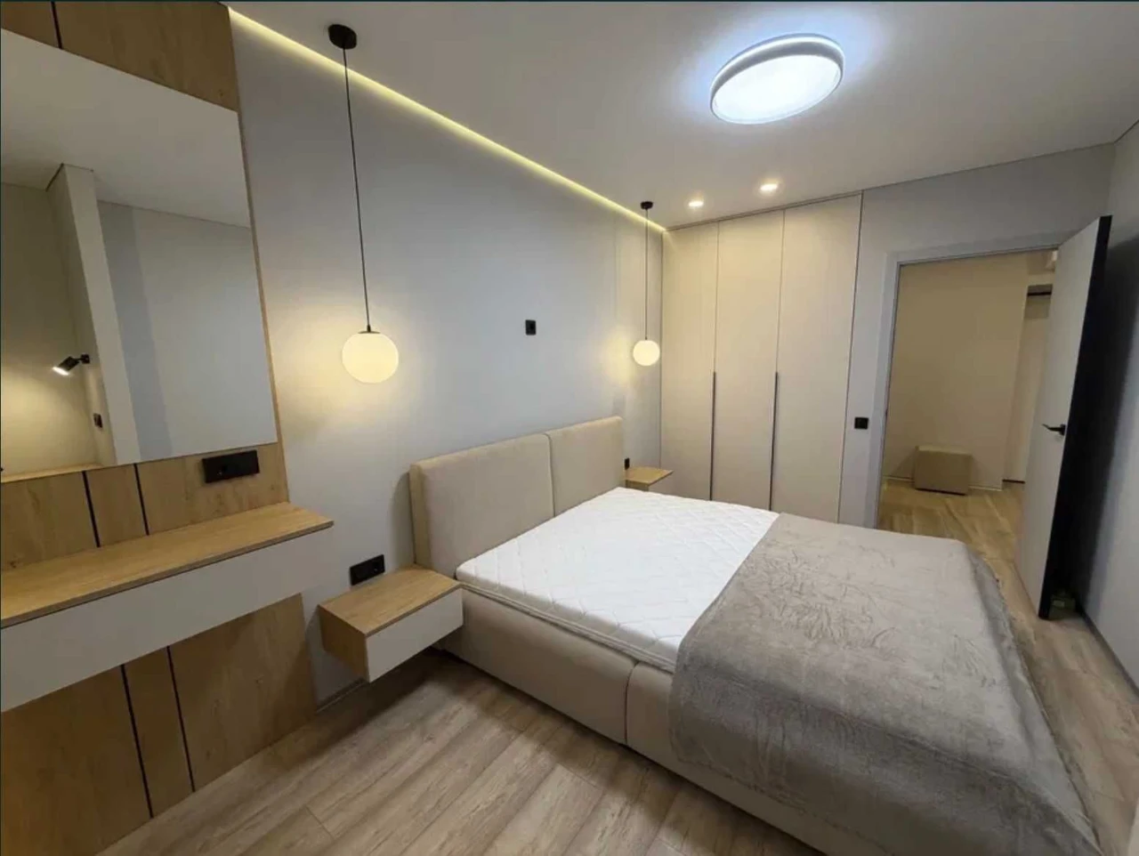 I will sell a 2-room apartment with renovation in the residential complex Schaslyvyi-2 at the lowest price