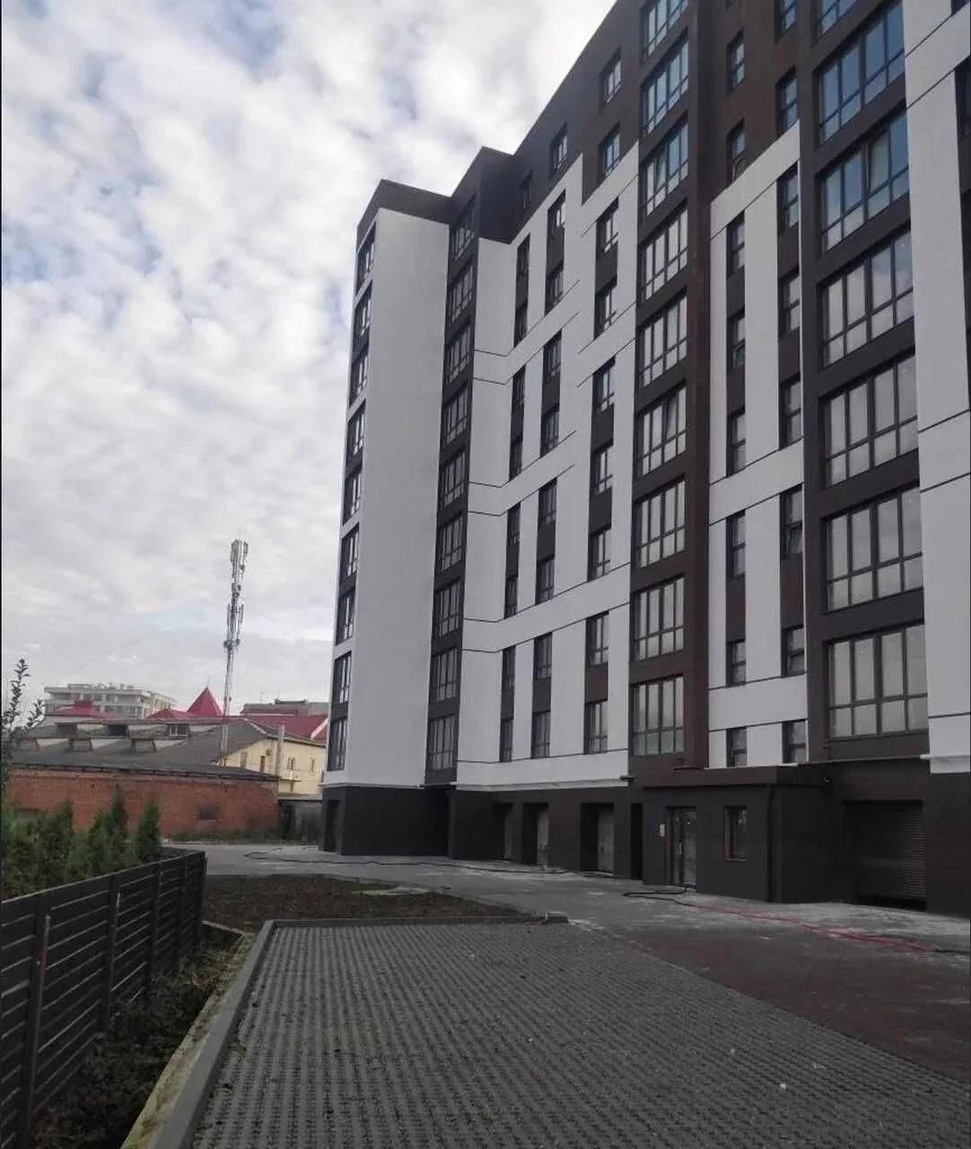 Продается 2-комнатная квартира рядом с городским озером