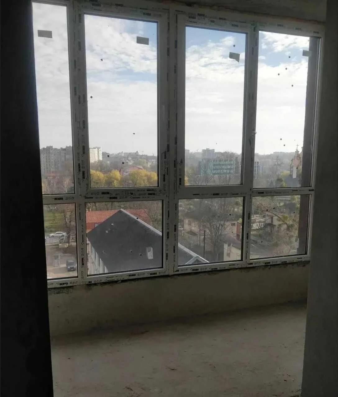 Продается 2-комнатная квартира рядом с городским озером