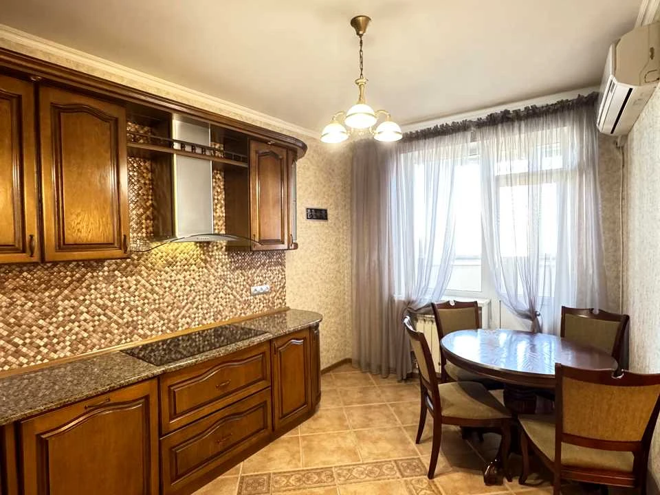 Apartment. Kyiv, Dniprovska Naberezhna st.