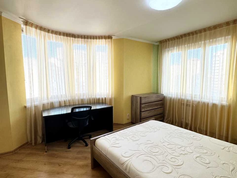 Apartment. Kyiv, Dniprovska Naberezhna st.