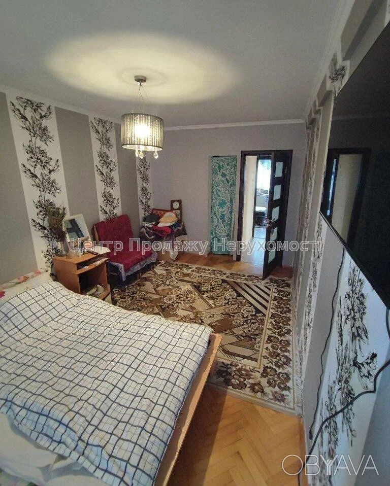 Квартира с тремя комнатами, 60 квадратных метров.