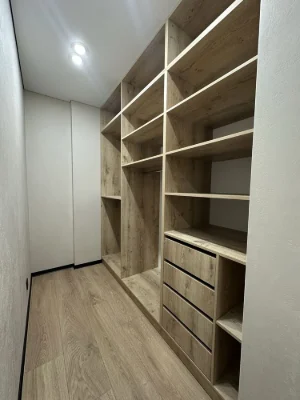 Selling 1-bedroom apartment with a view of the city lake
