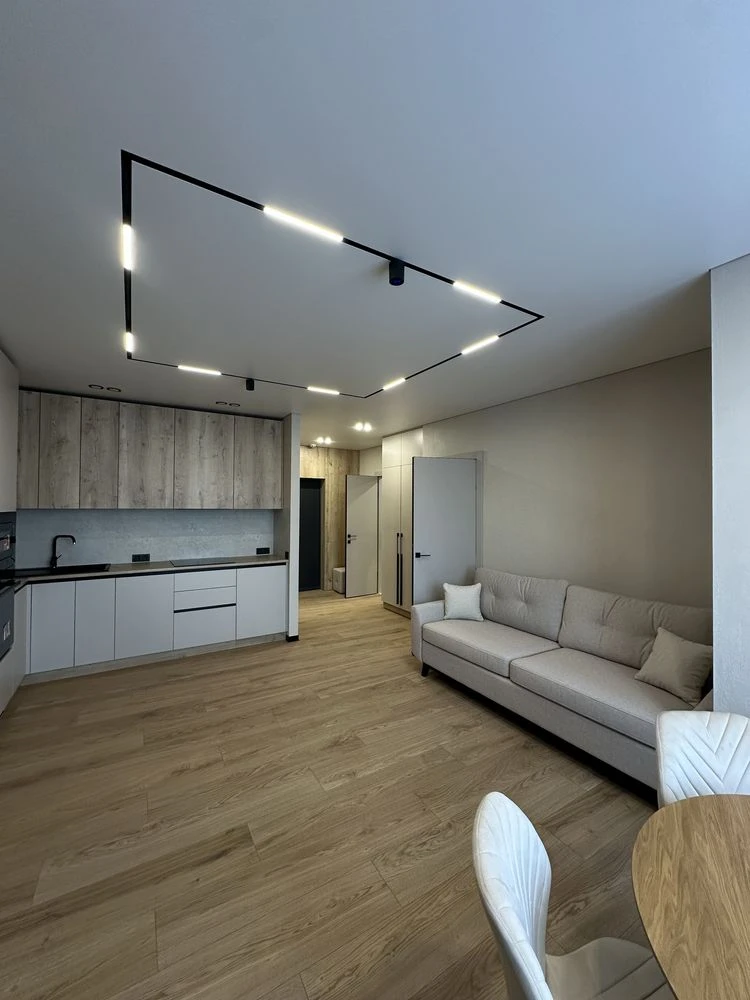 Selling 1-bedroom apartment with a view of the city lake