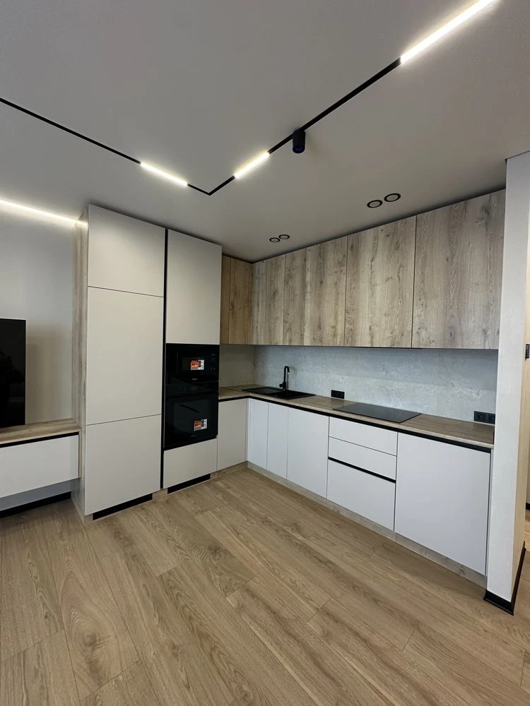 Selling 1-bedroom apartment with a view of the city lake