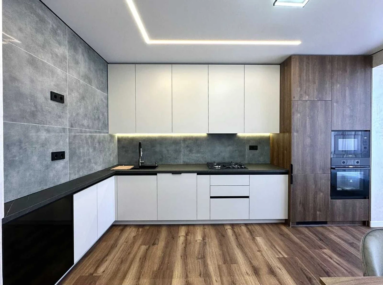 Sale of a large 2-bedroom apartment in the city center