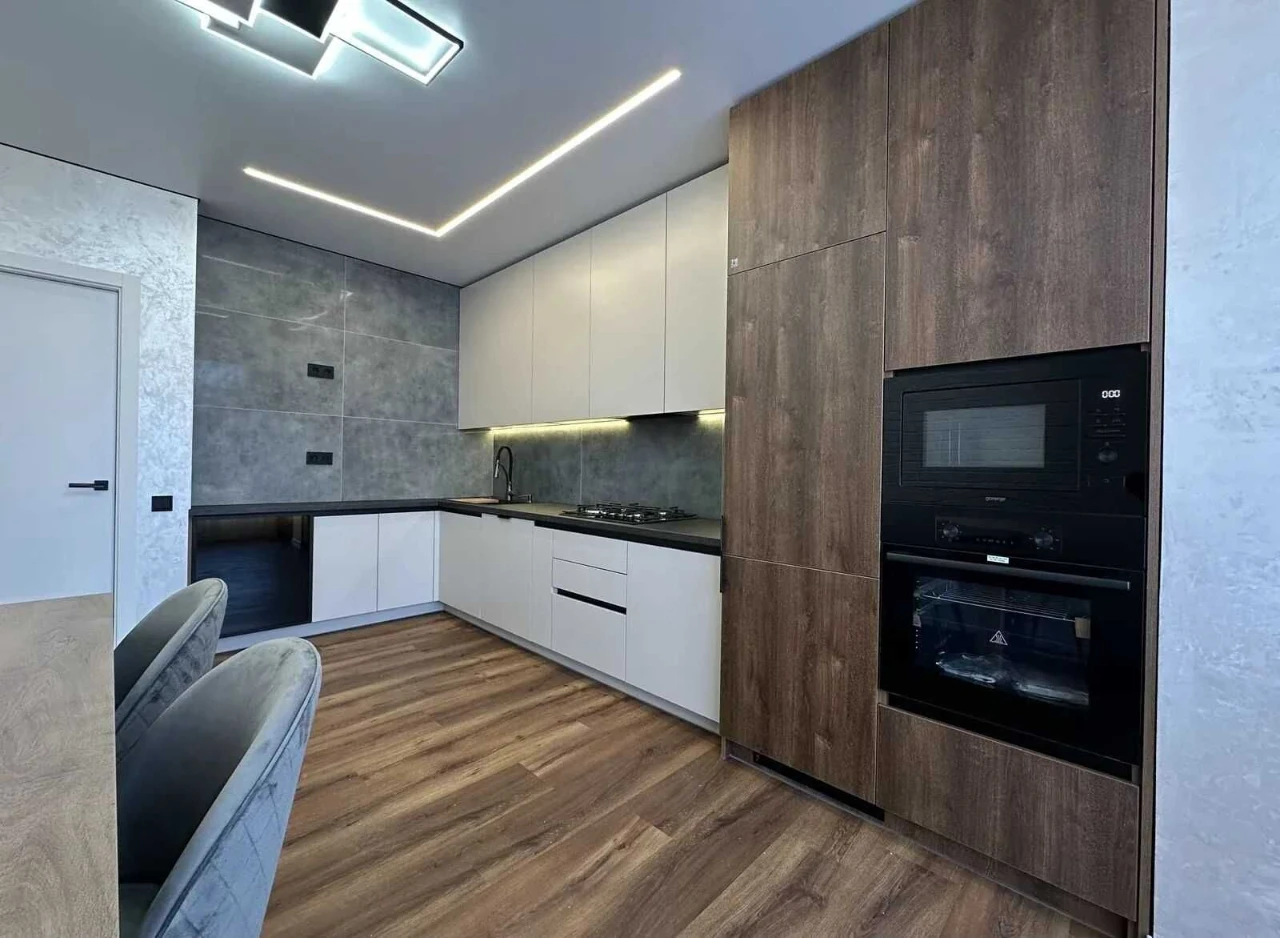 Sale of a large 2-bedroom apartment in the city center