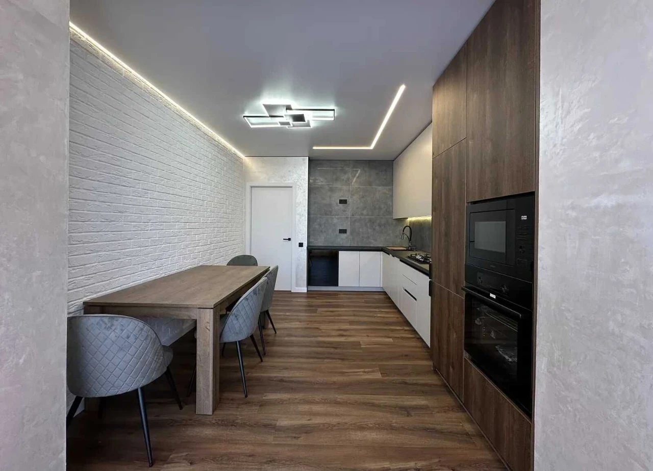 Sale of a large 2-bedroom apartment in the city center