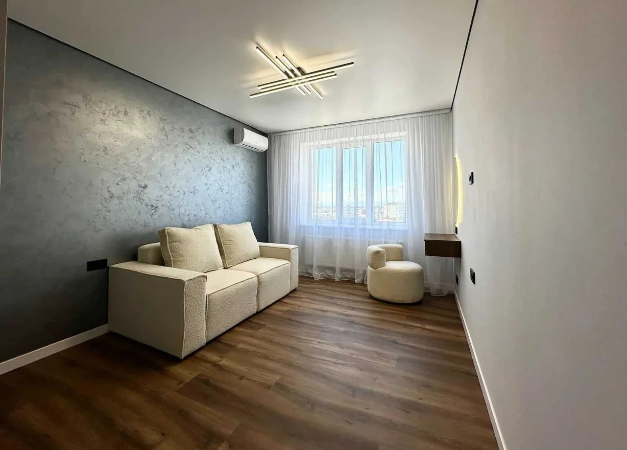 Sale of a large 2-bedroom apartment in the city center