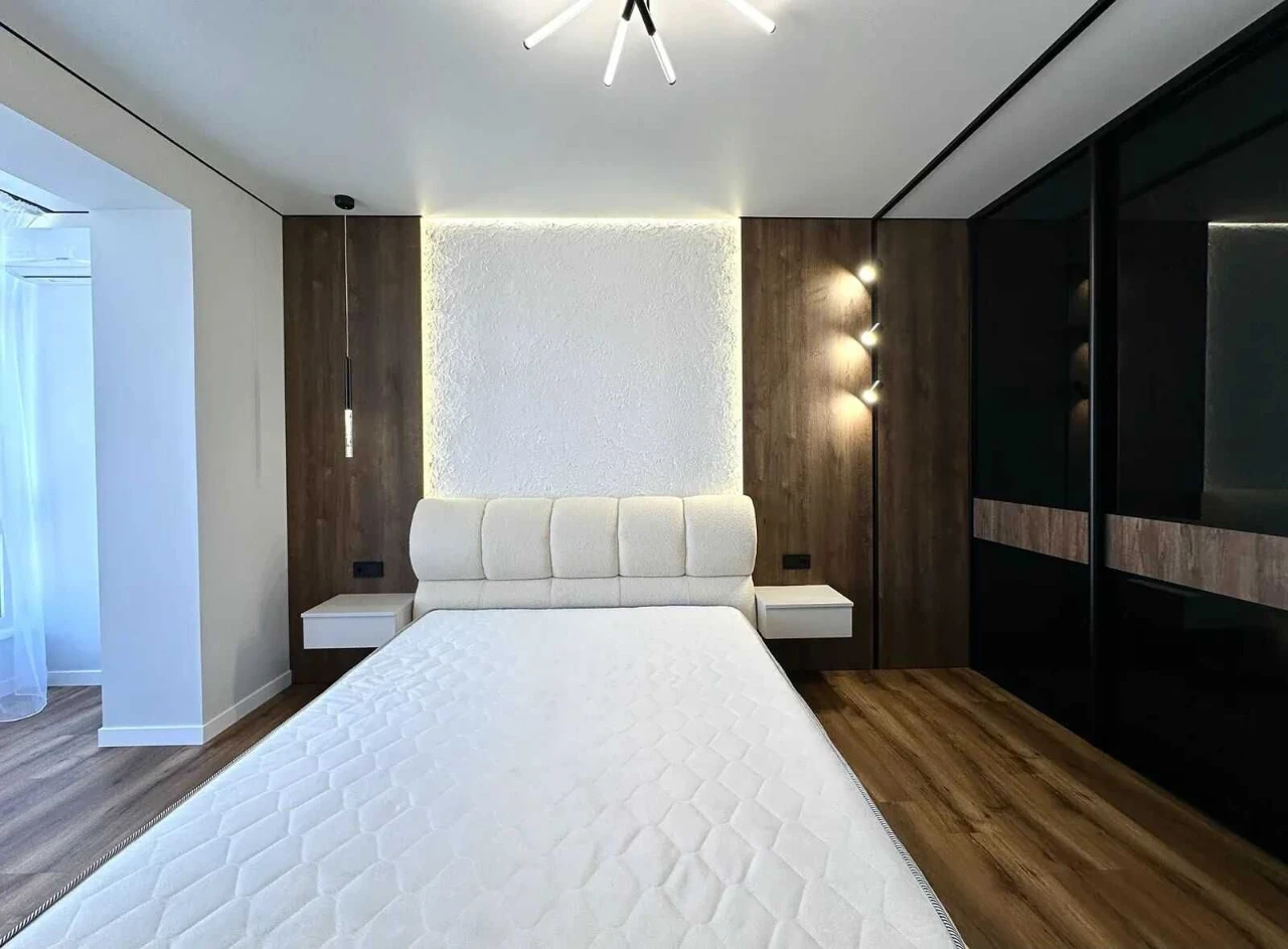 Sale of a large 2-bedroom apartment in the city center