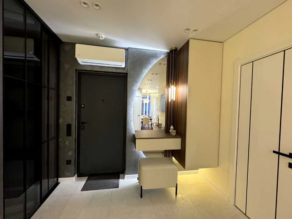 Apartment. Ivano-Frankivsk, Knıgının Street