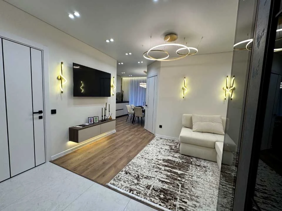 Apartment. Ivano-Frankivsk, Knıgının Street