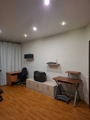 Пропонується в довготривалу оренду одно-кімнатна квартира на